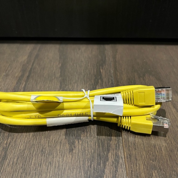 Netgear N300 WiFi Range Extender Model EX2700 with Ethernet Cable - Picture 4 of 5